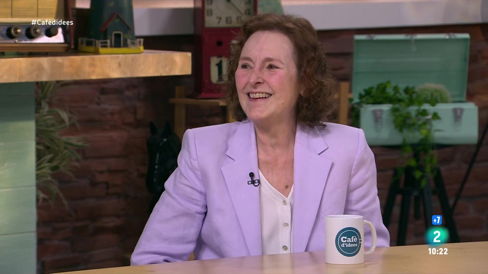 Marta Angelat presenta el llibre 'Seguint les ones' - Cafè d'idees | Veure