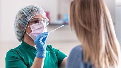 Los sanitarios se sintieron "desvalidos" por la "falta de medios" en pandemia - Informativo 24h | Ver