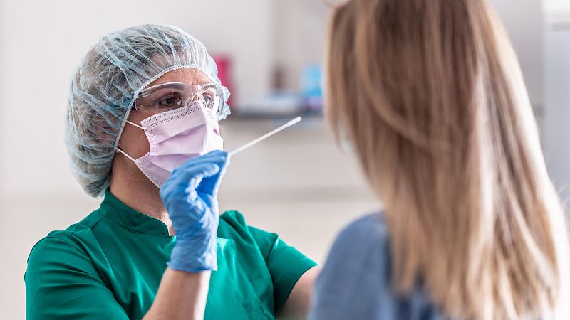 Los sanitarios se sintieron "muy desvalidos" por la "falta de medios impresionante" durante el covid