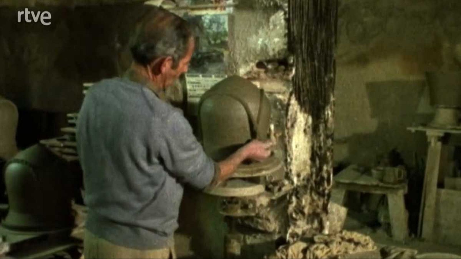 Arte y tradiciones populares - Alfarería de basto: Alfares murcianos y manchegos - Arte y tradiciones populares | Ver