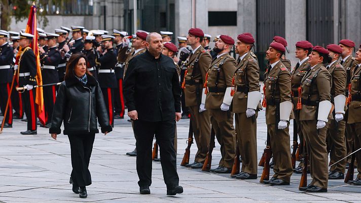 Telediario 1 - El Gobierno insiste que el gasto en defensa es invertir "en paz" y Feijóo amenaza con los tribunales si no se debate