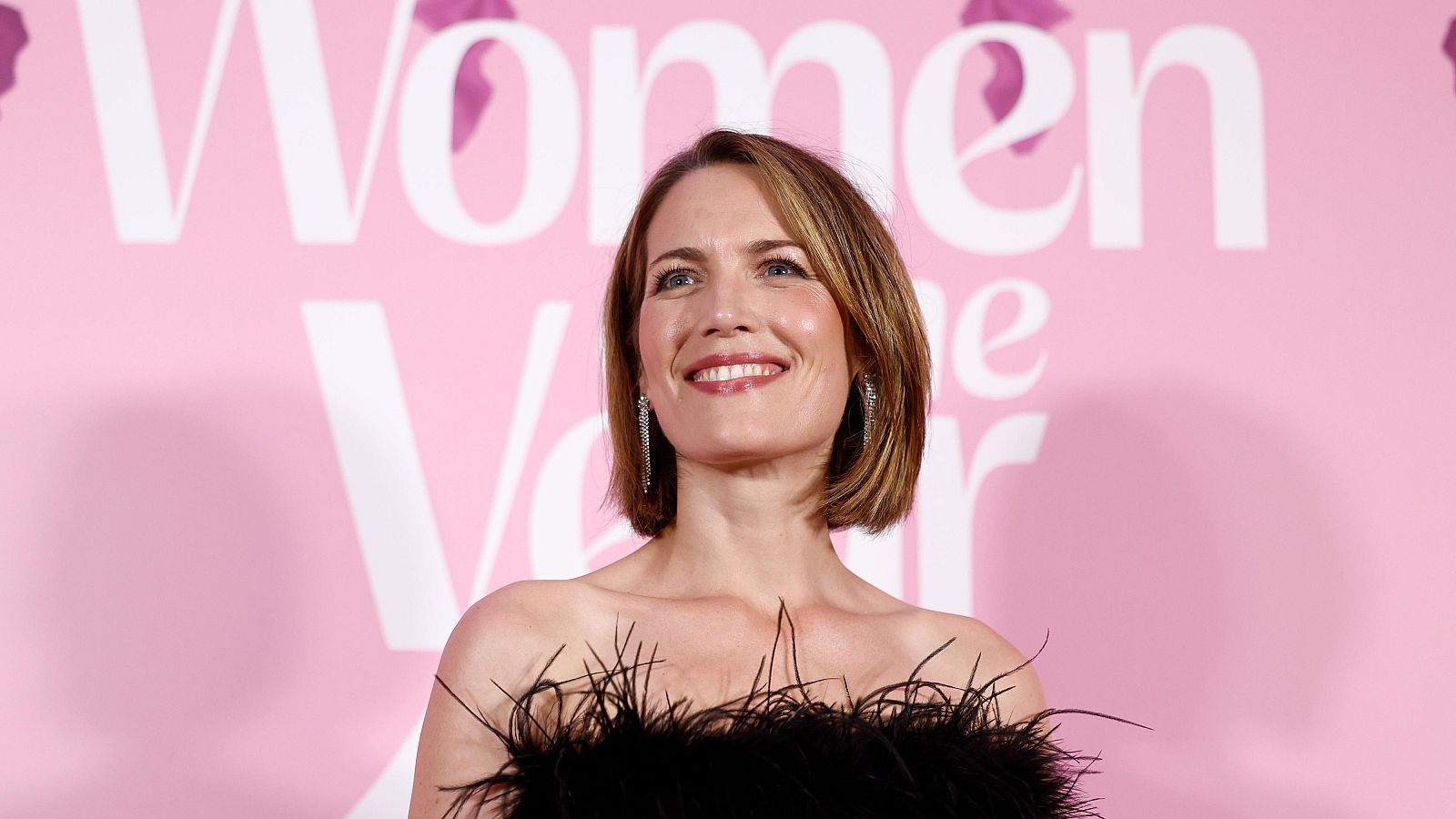 Silvia Intxaurrondo presenta su novela 'Solas en el silencio' - Telediario 1 | Ver