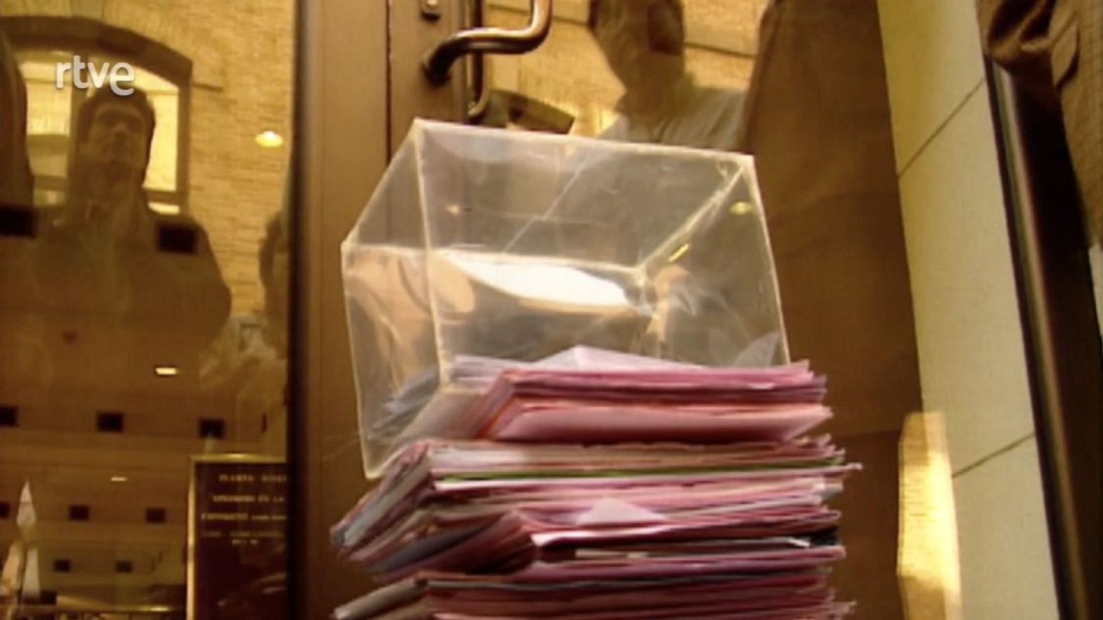 Veïns de Ciutat Badia protesten per la titularitat de casa seva | Veure