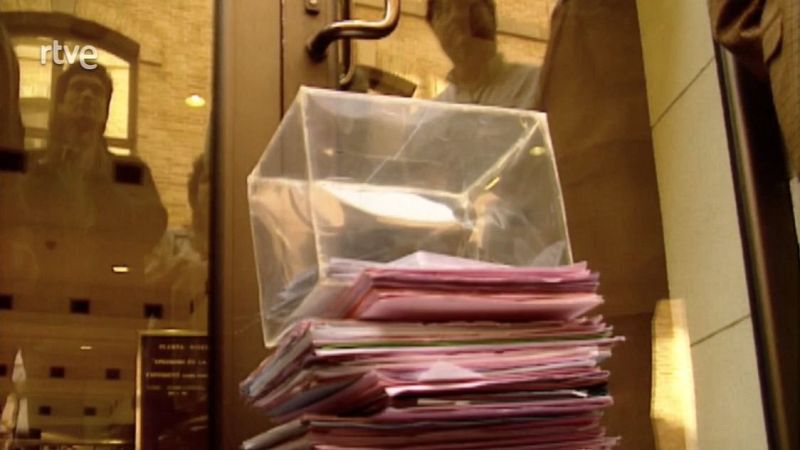 Arxiu TVE Catalunya - Veïns de Ciutat Badia protesten per la titularitat del seus habitatges