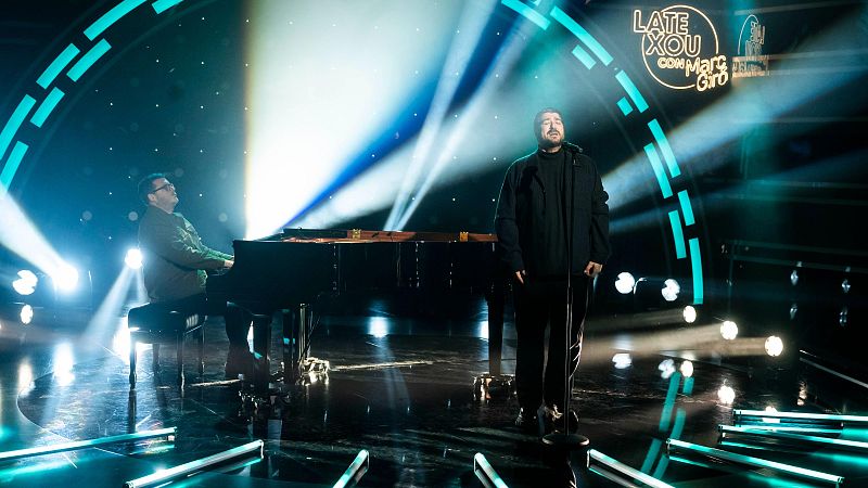 Antonio Orozco canta 'Te juro que no hay un segundo que no piense en ti'