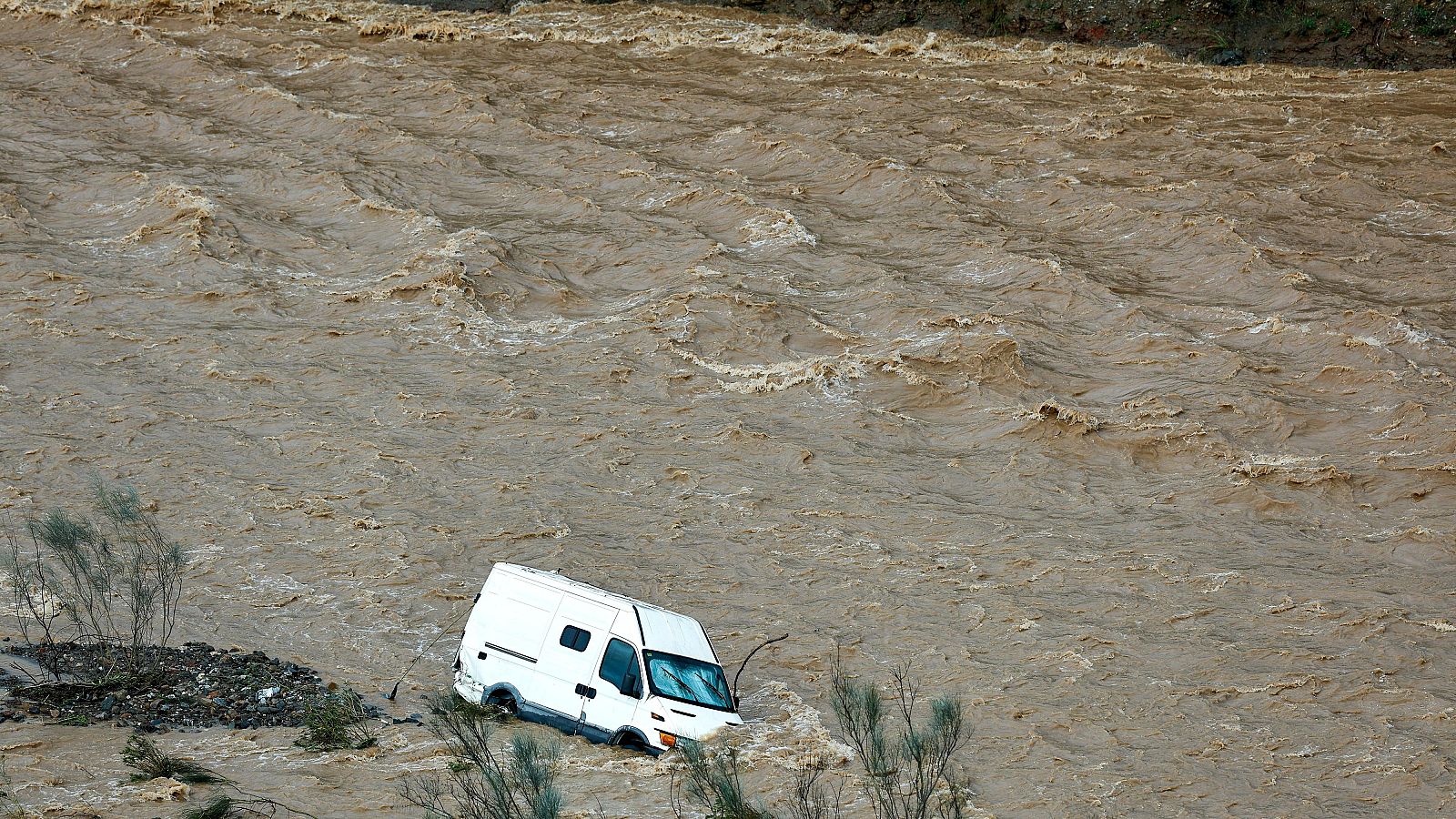 Las intensas lluvias dejan dos desaparecidos en Sevilla y ríos desbordados - Informativo 24h | Ver