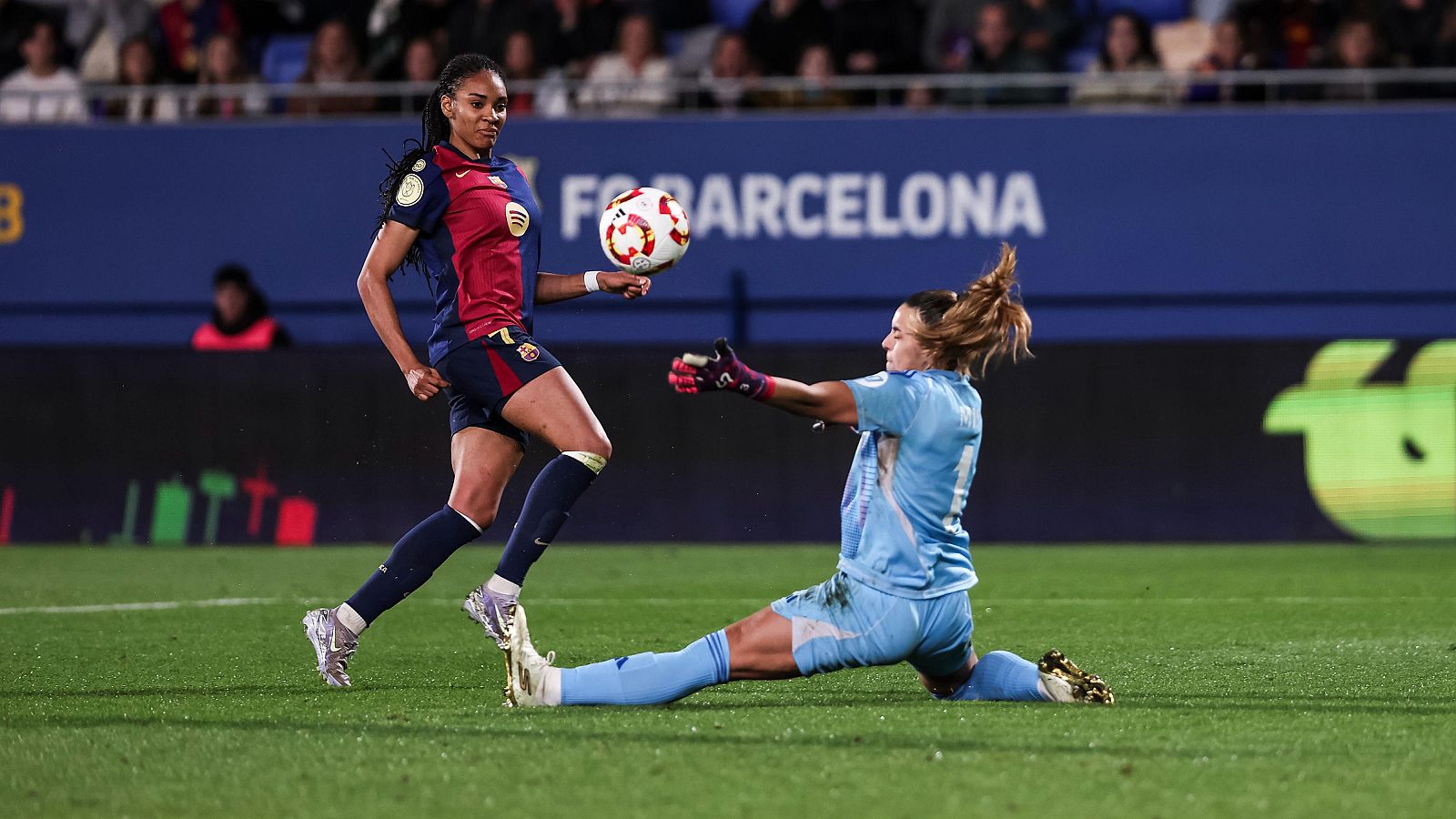 Paralluelo avisa del peligro del Wolfsburgo: "Es un equipo duro" - Los Deportes de La1 | Ver