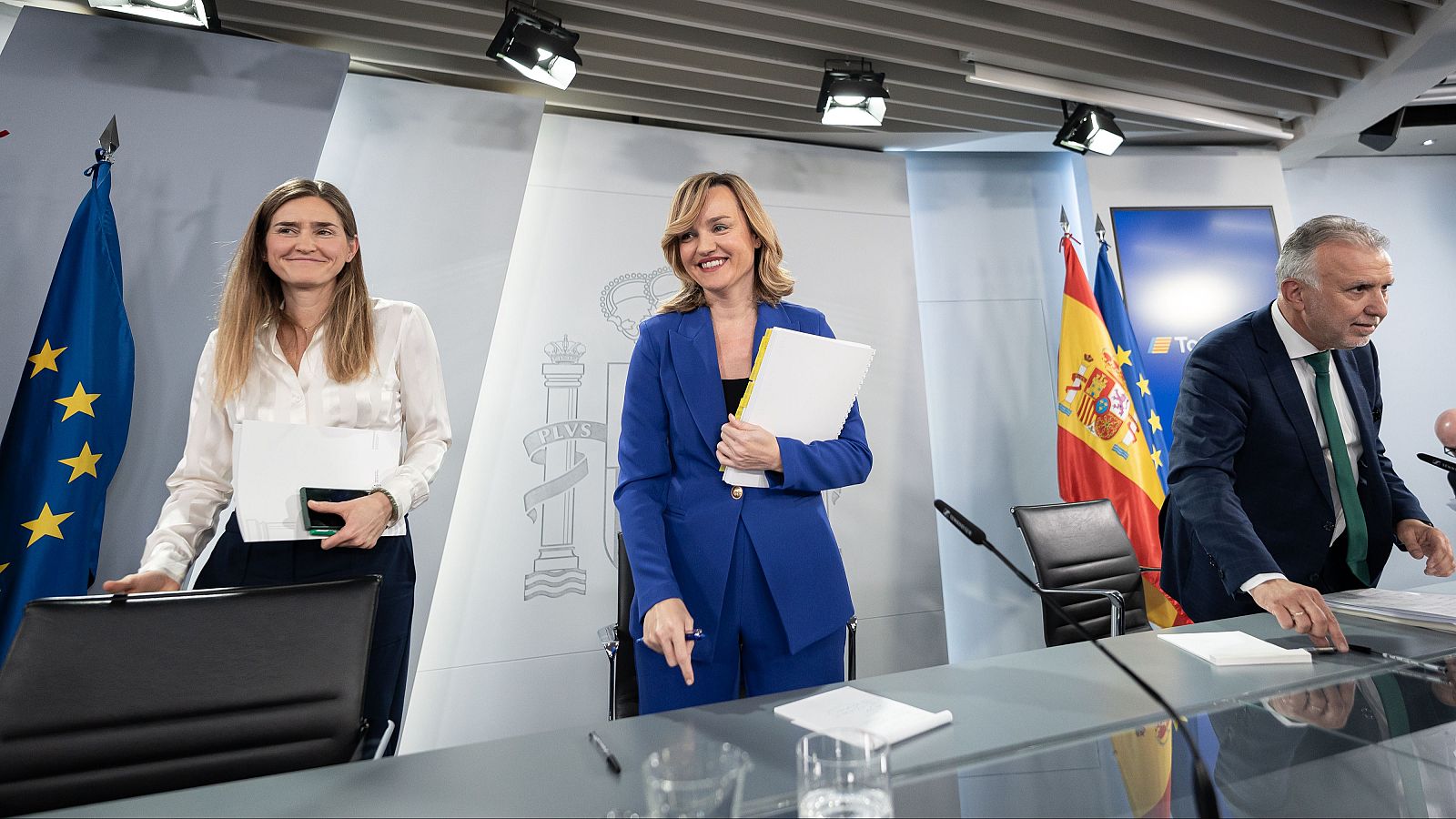 El Gobierno aprueba el reparto de menores migrantes - Telediario 1 | Ver