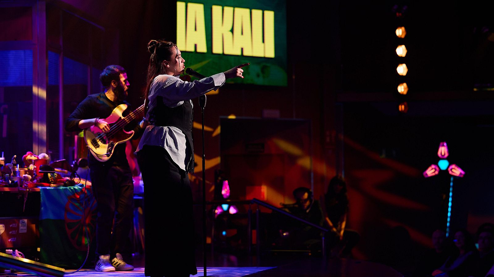 La Revuelta | Lia Kali canta "Niño" 18/3/25 - La Revuelta | Ver