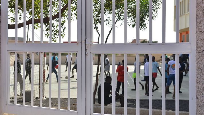 Telediario 2 - El PP advierte que sus comunidades no recibirán menores migrantes si el Gobierno no financia su acogida