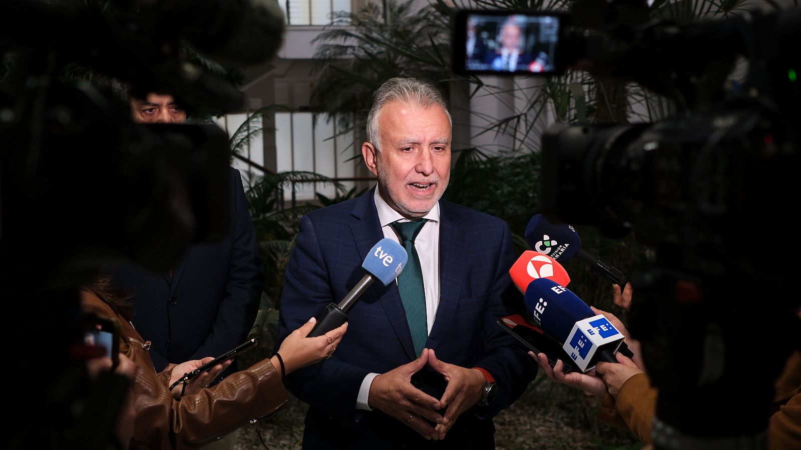 Torres advierte a las CCAA que "no hay margen" para no cumplir el reparto de menores migrantes - La hora de La 1 | Ver