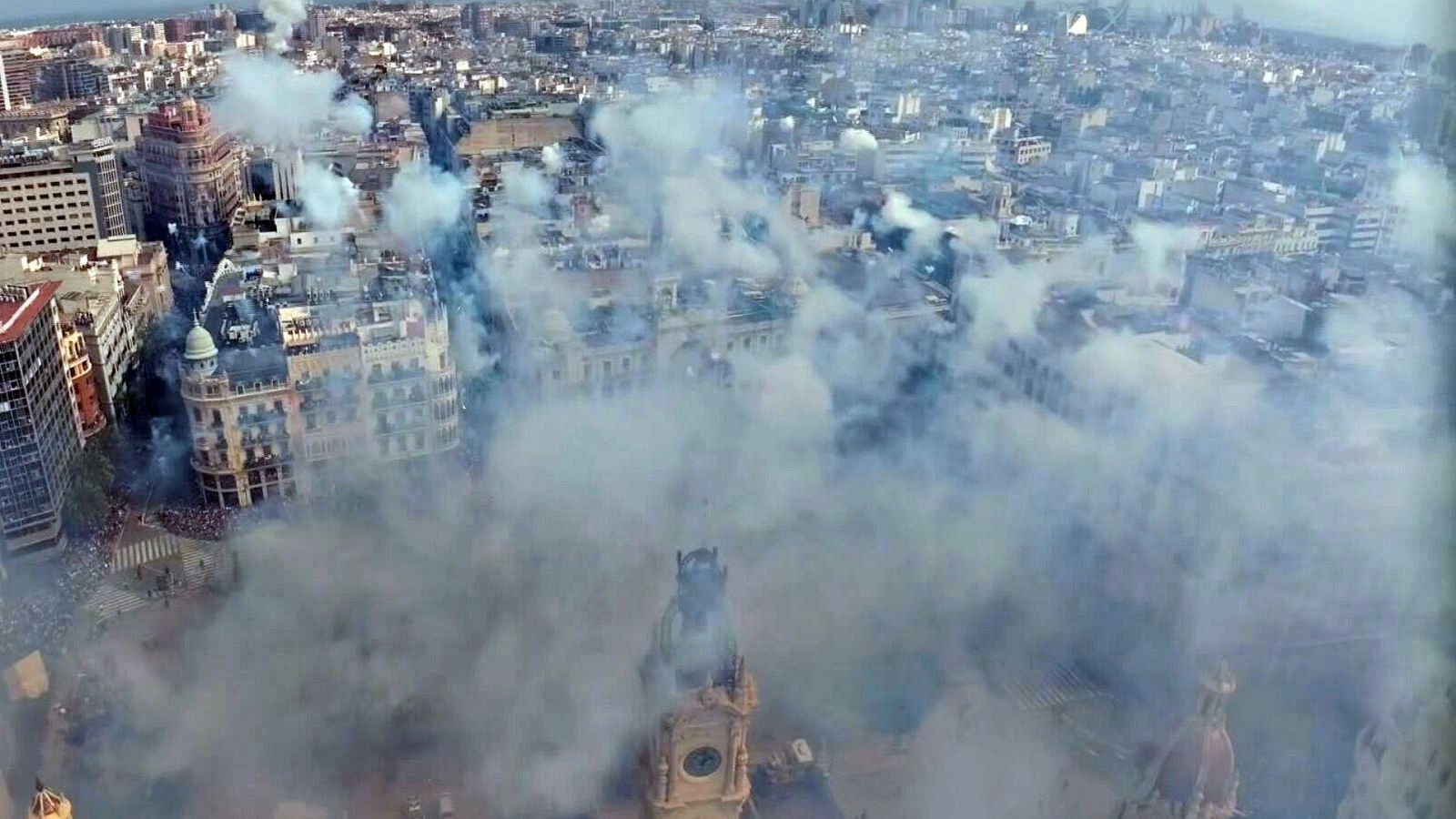 Valencia en Fallas: última 'mascletà' de 2025 | Vídeo íntegro - La tarde en 24h | Ver