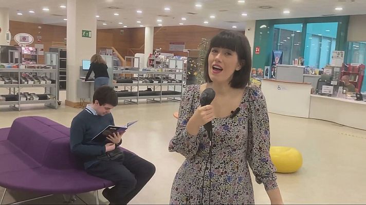 La tarde en 24h - Una biblioteca de Cantabria versiona el plano secuencia de Amaia para fomentar la lectura