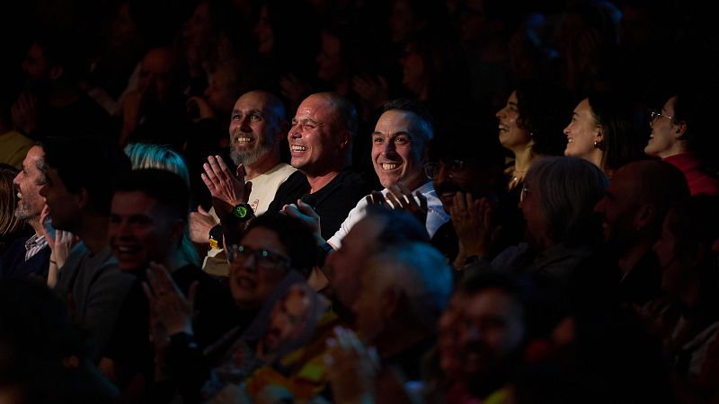 La Revuelta | ¡Hay que recoger las cacas de los perros! 19/3/25 - La Revuelta | Ver