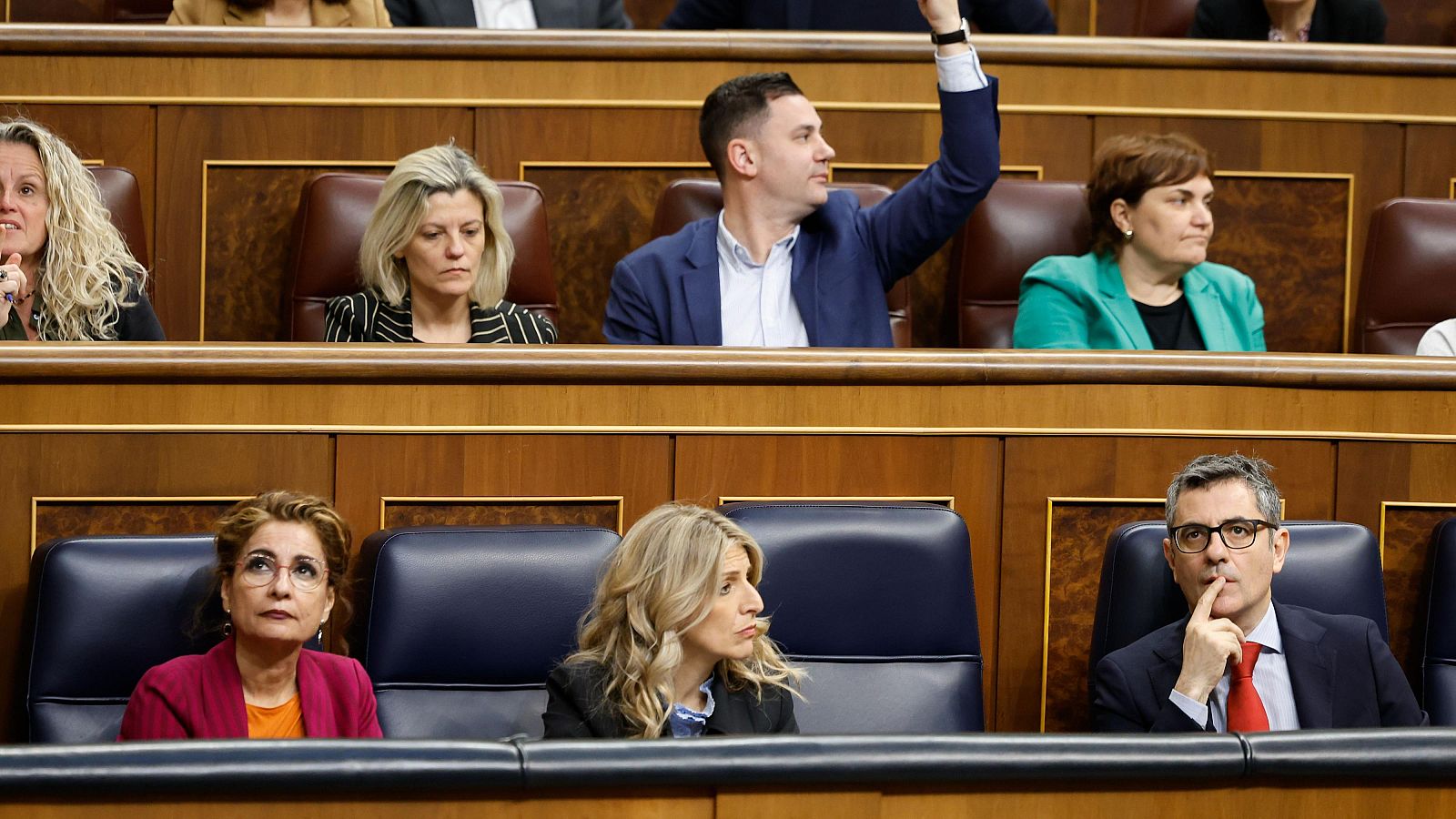 Una votación sobre el gasto en defensa divide al Gobierno - Telediario 1 | Ver