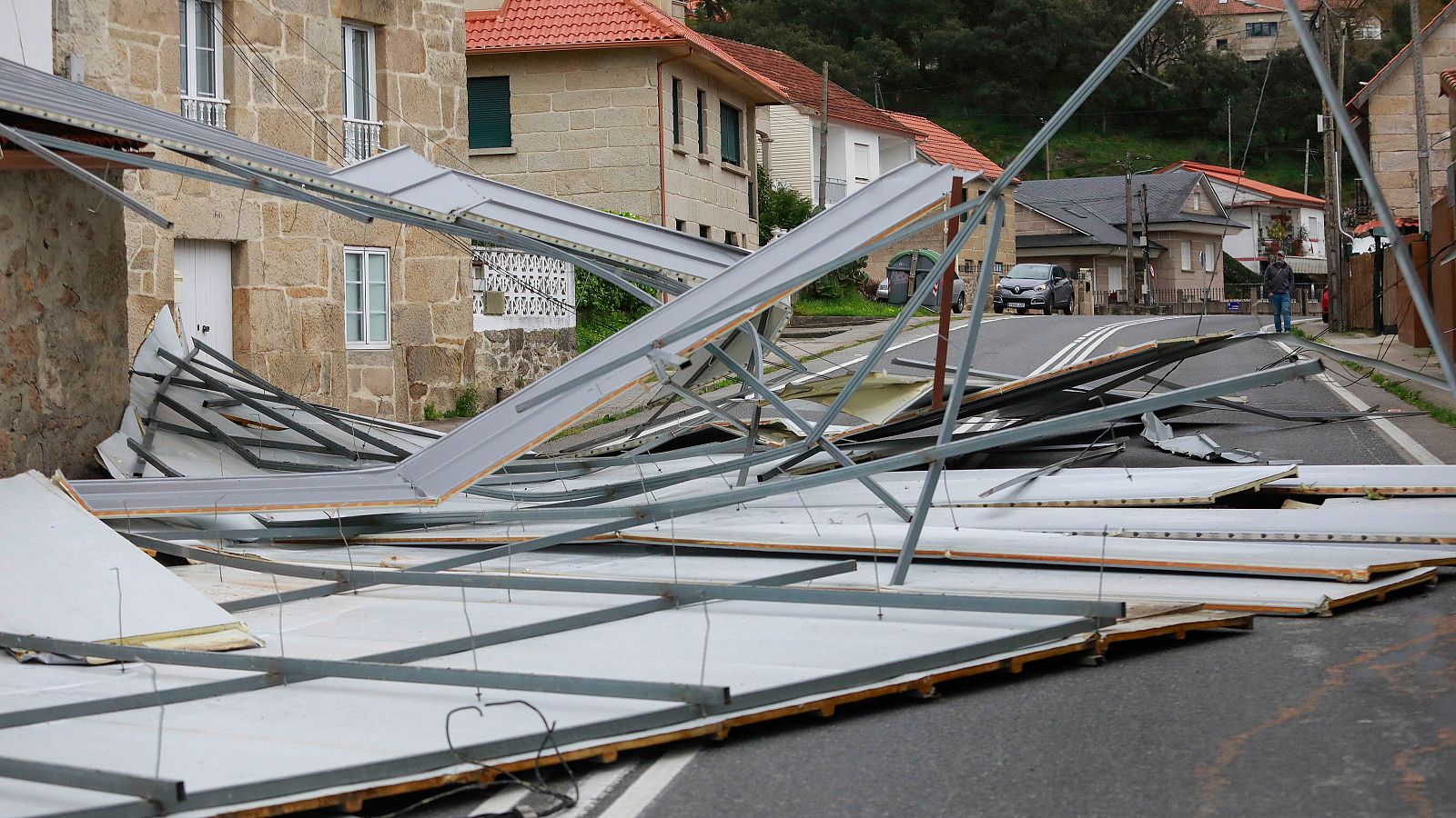 Los fuertes vientos de Martinho causan estragos en el litoral | Ver