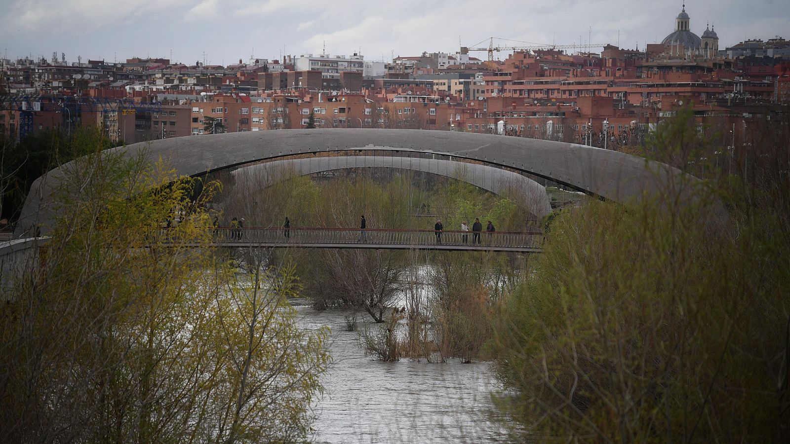 Temporal en Madrid y alerta por desbordamiento del Manzanares - La noche en 24h | Ver