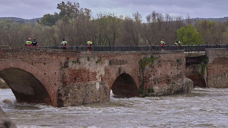 Martinho deja el cauce de los ríos al límite y provoca desalojos y cortes de carreteras