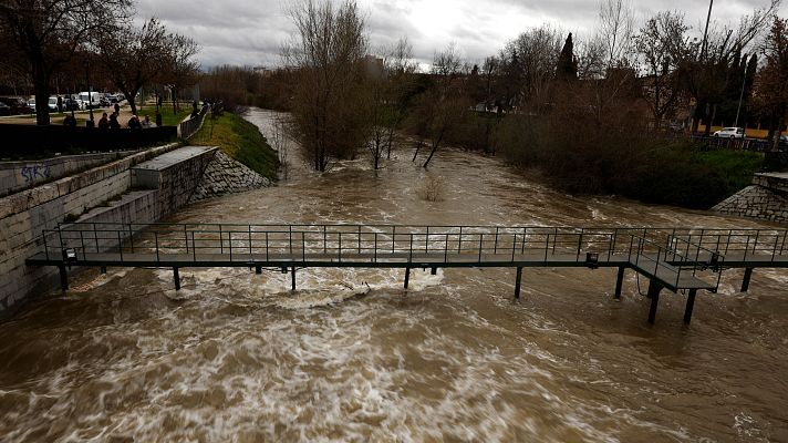 Informativo 24h - El río Manzanares aumenta su caudal por las lluvias en Madrid