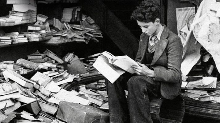 Telediario 2 - 'Venimos del fuego', la resistencia de las librerías en la dictadura