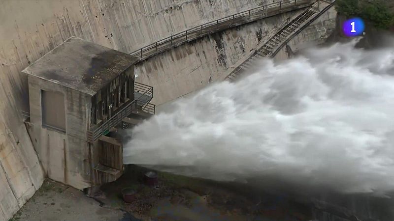 El pantà de La Baells obre comportes - L'Informatiu | Veure