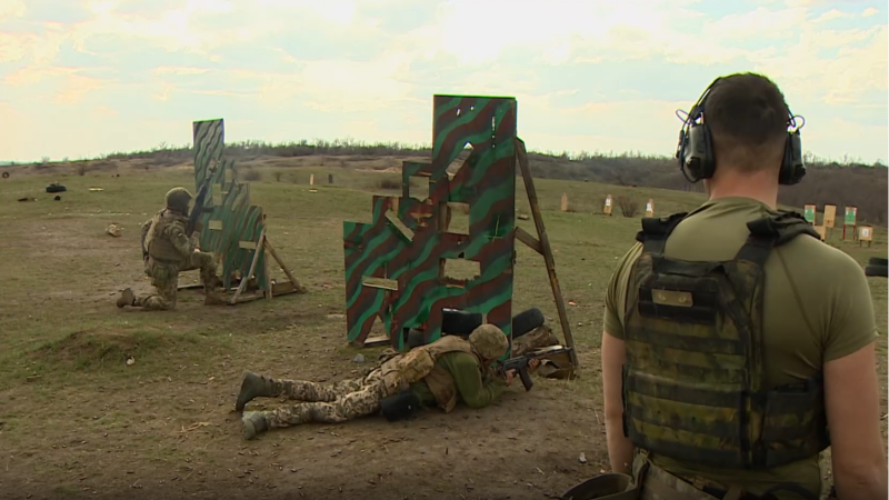 Kiev entrena a nuevos reclutas para luchar en el frente | Ver