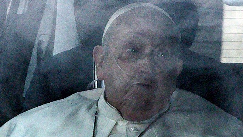 El papa Francisco recibe el alta después de 38 días en el hospital