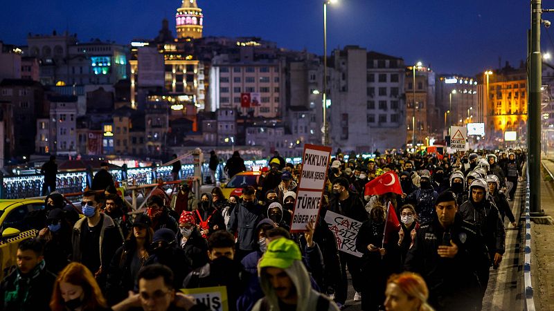 Quinto día de protestas en Turquía contra la detención del alcalde de Estambul - La tarde en 24h | Ver