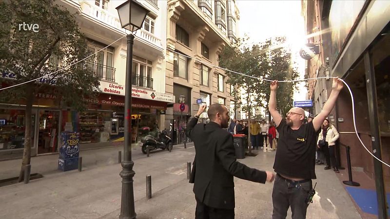 La Revuelta | ¿De dónde viene el cable para el teletexto? 24/3/25 - La Revuelta | Ver