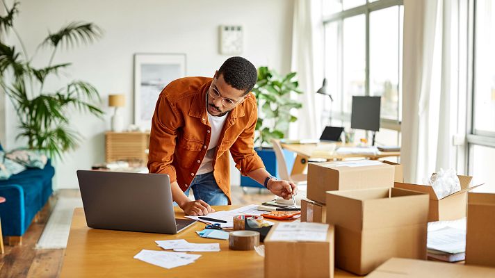 Telediario 1 - La inteligencia artificial o el auge del comercio electrónico están cambiando el mercado laboral