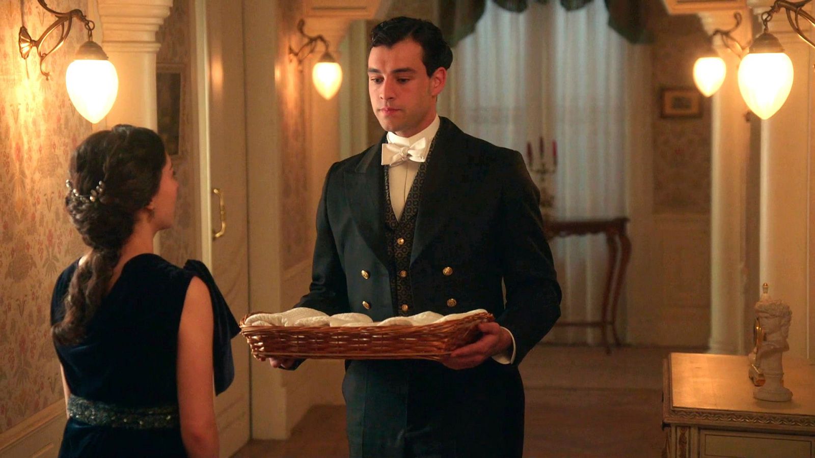 La Promesa - Curro rompe toda relación con Ángela - La promesa | Ver