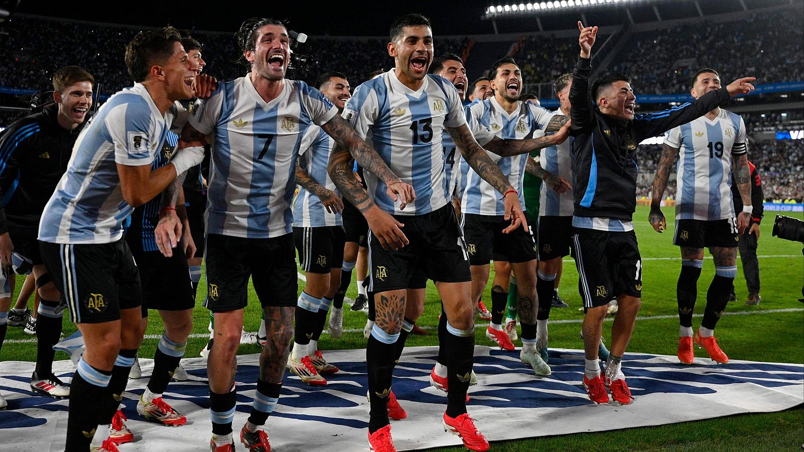 Argentina golea a Brasil y sella su clasificación al Mundial 2026 | Ver