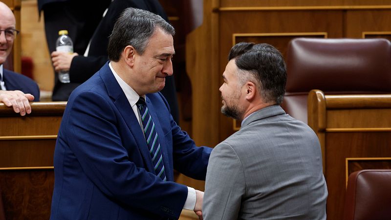 Rufián se despide de Aitor Esteban en el Congreso: "No me gustará todo lo que digas, pero siempre me gustará cómo lo digas"