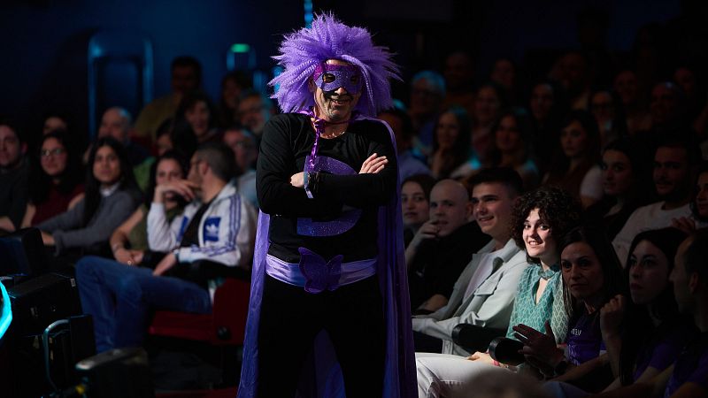 La Revuelta | Una abuela traicionera y un superhéroe benéfico