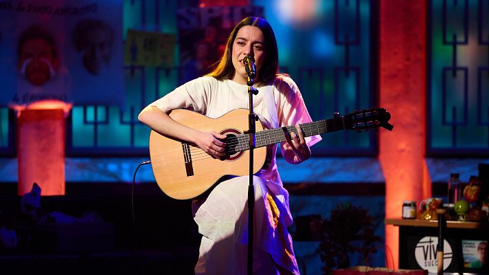 La Revuelta - Valeria Castro canta "Debe ser"