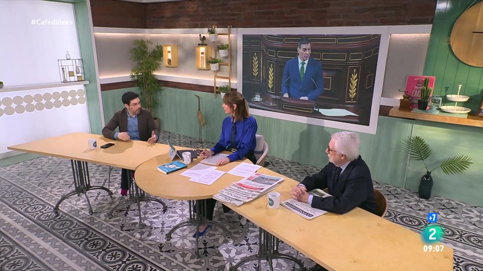 Lorena Amo entrevista el síndic de Compromís. L'actor presenta la pel·lícula 'Tierra de nadie'. I parlem amb la f��sica atmosfèrica Carme Llasat