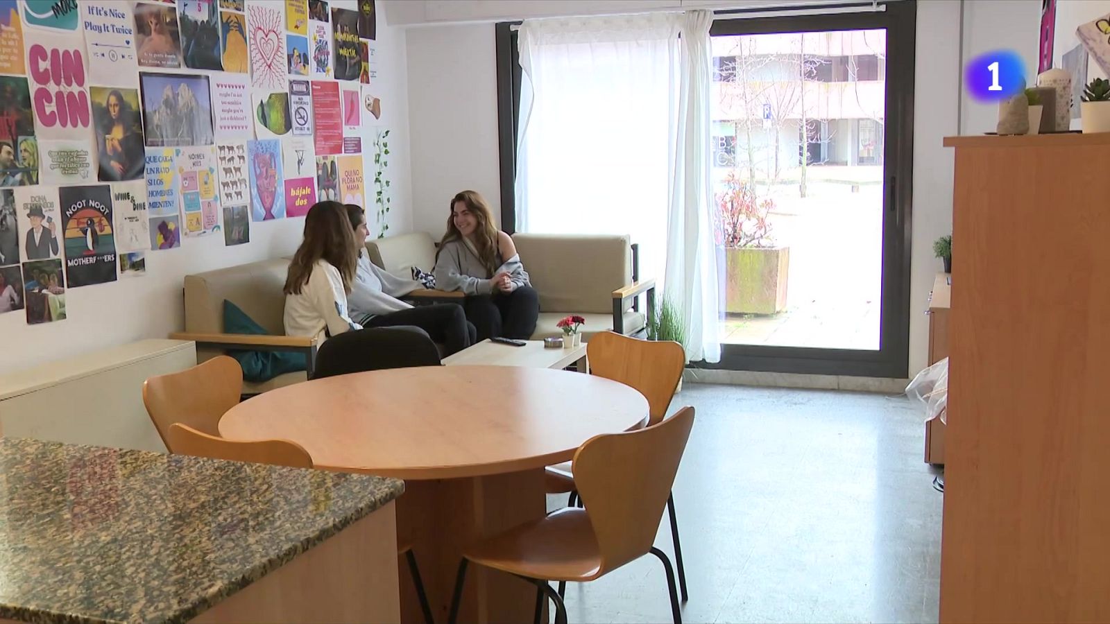 Llistes d'espera a les residències d'estudiants per l'alt cost dels lloguers - L'Informatiu | Veure