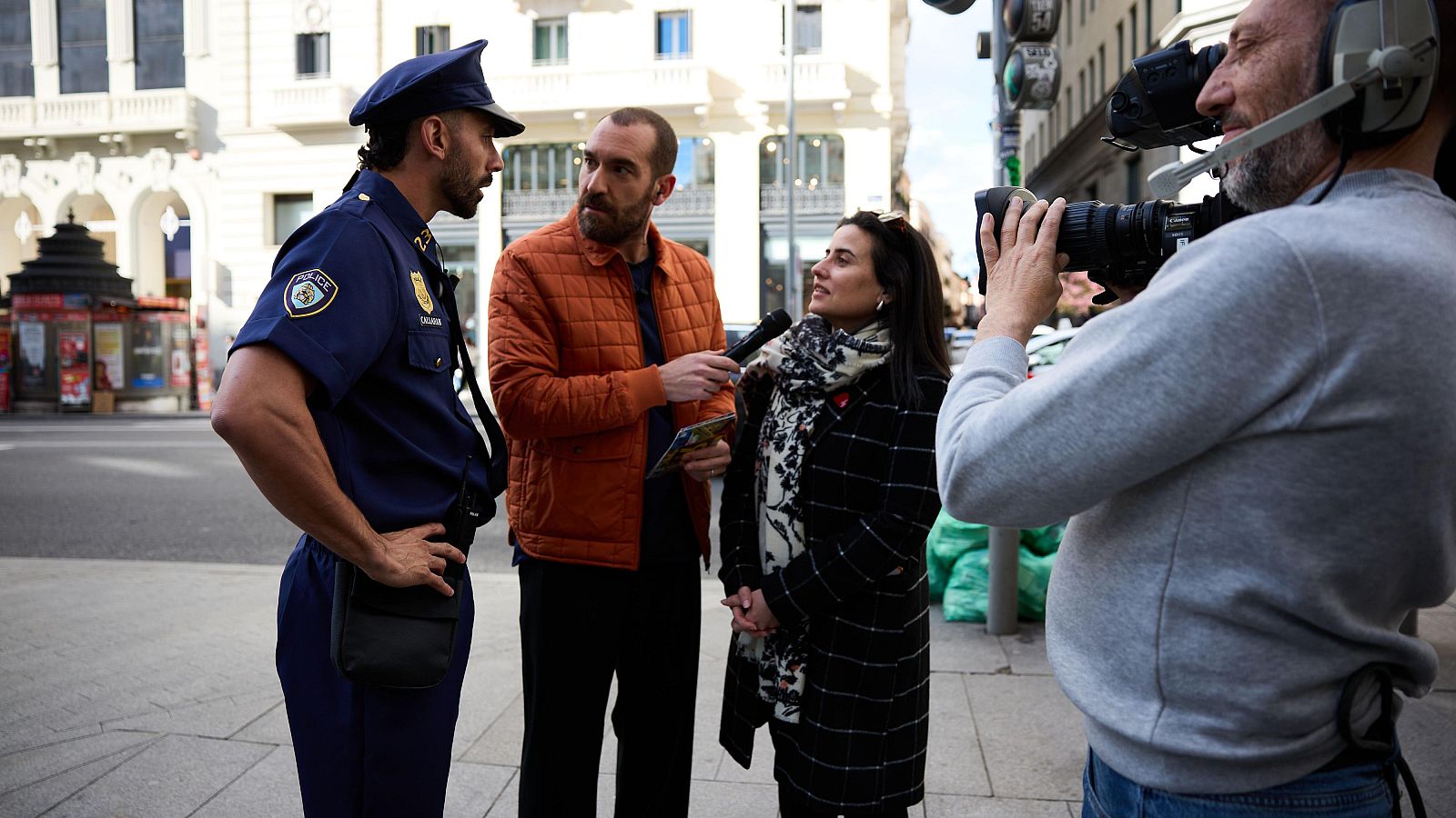 La Revuelta | Jorge Ponce te enseña a esquivar estafas 27/3/25 - La Revuelta | Ver