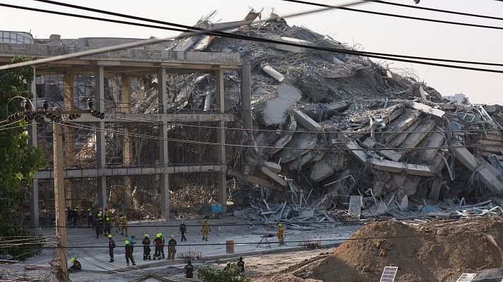 La hora de La 1 - Un edificio en construcción se desploma en Bangkok con al menos 43 personas dentro