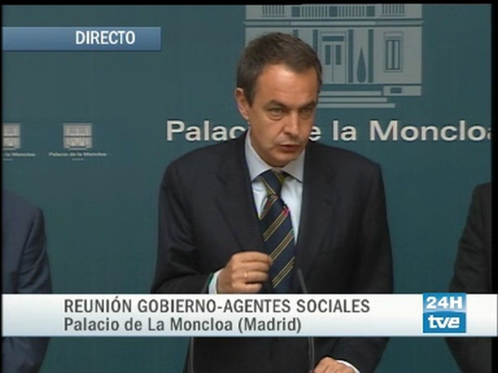 El presidente del Gobierno, José Luis Rodríguez Zapatero, se ha comprometido a no aprobar ninguna medida económica sin el consenso de los sindicatos