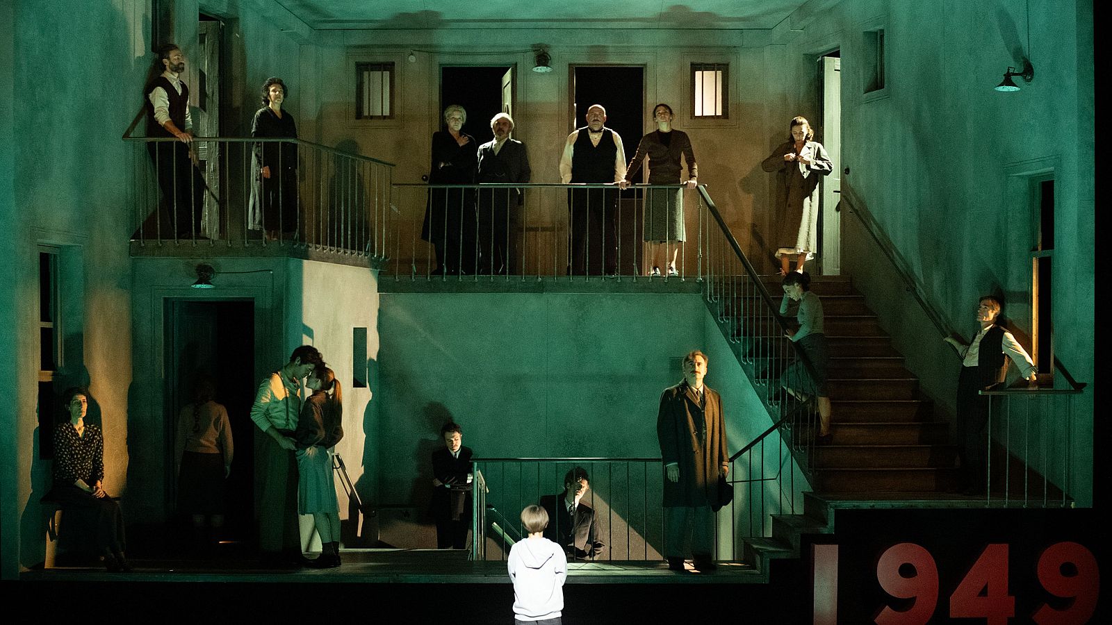 Helena Pimenta revive "Historia de una escalera" de Antonio Buero Vallejo - Atención obras | Ver