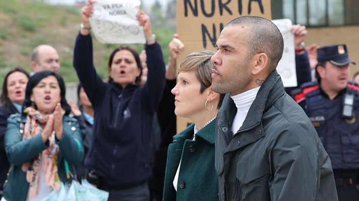 Telediario 1 - La abogada de Alves celebra que su absolución es "justa" y mujeres juristas critican la sentencia