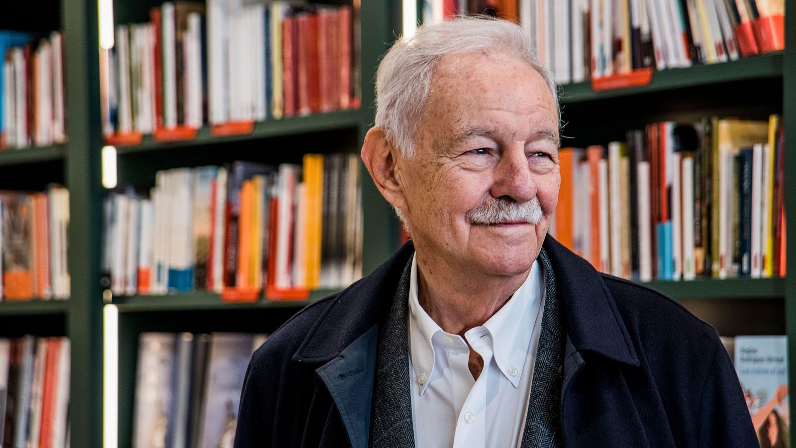 Eduardo Mendoza: 50 años de 'La verdad sobre el caso Savolta' - Telediario 2 | Ver