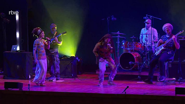 Las noches del Monumental - Emeterians & Forward Ever Band