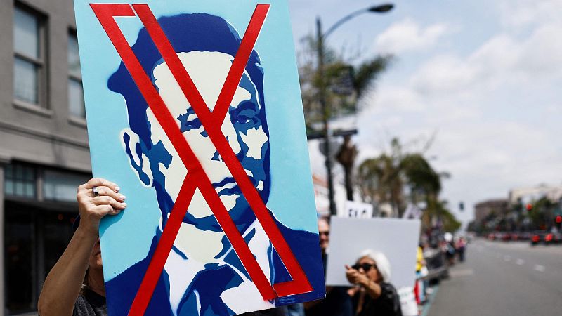 Protestas en los concesionarios de Tesla por el papel de Elon Musk en el Gobierno de Trump