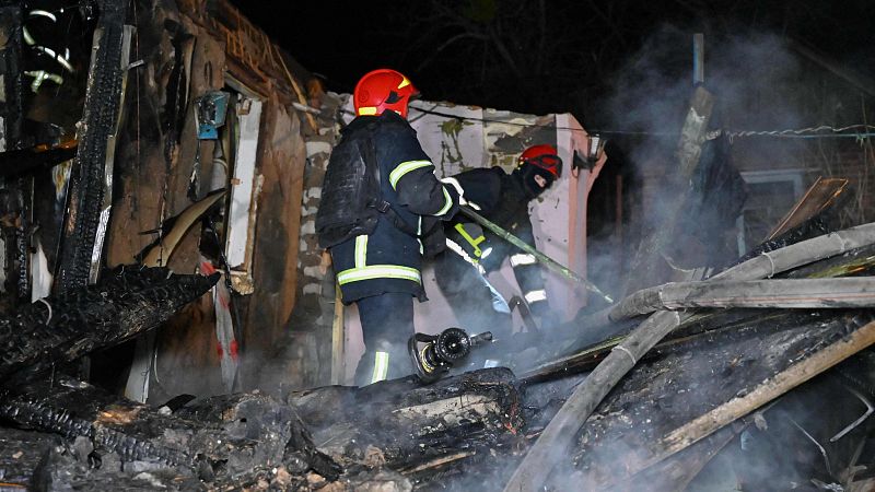 Rusia mata a dos personas al atacar un hospital militar en Járkov | Ver