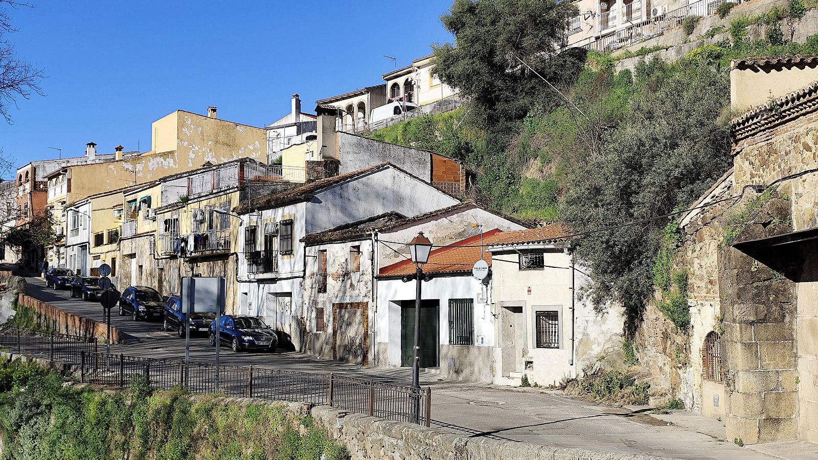 Muere la niña de dos años herida en un tiroteo en Plasencia - Informativo 24h | Ver
