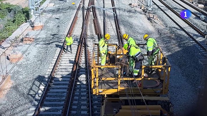 L'Informatiu - Nova jornada d'incidències a Rodalies: retards per dues avaries al sistema d'electrificació