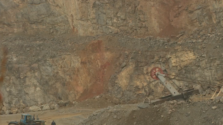 Telediario 1 - Trump amenaza con cortar la ayuda si Kiev no firma el acuerdo de minerales