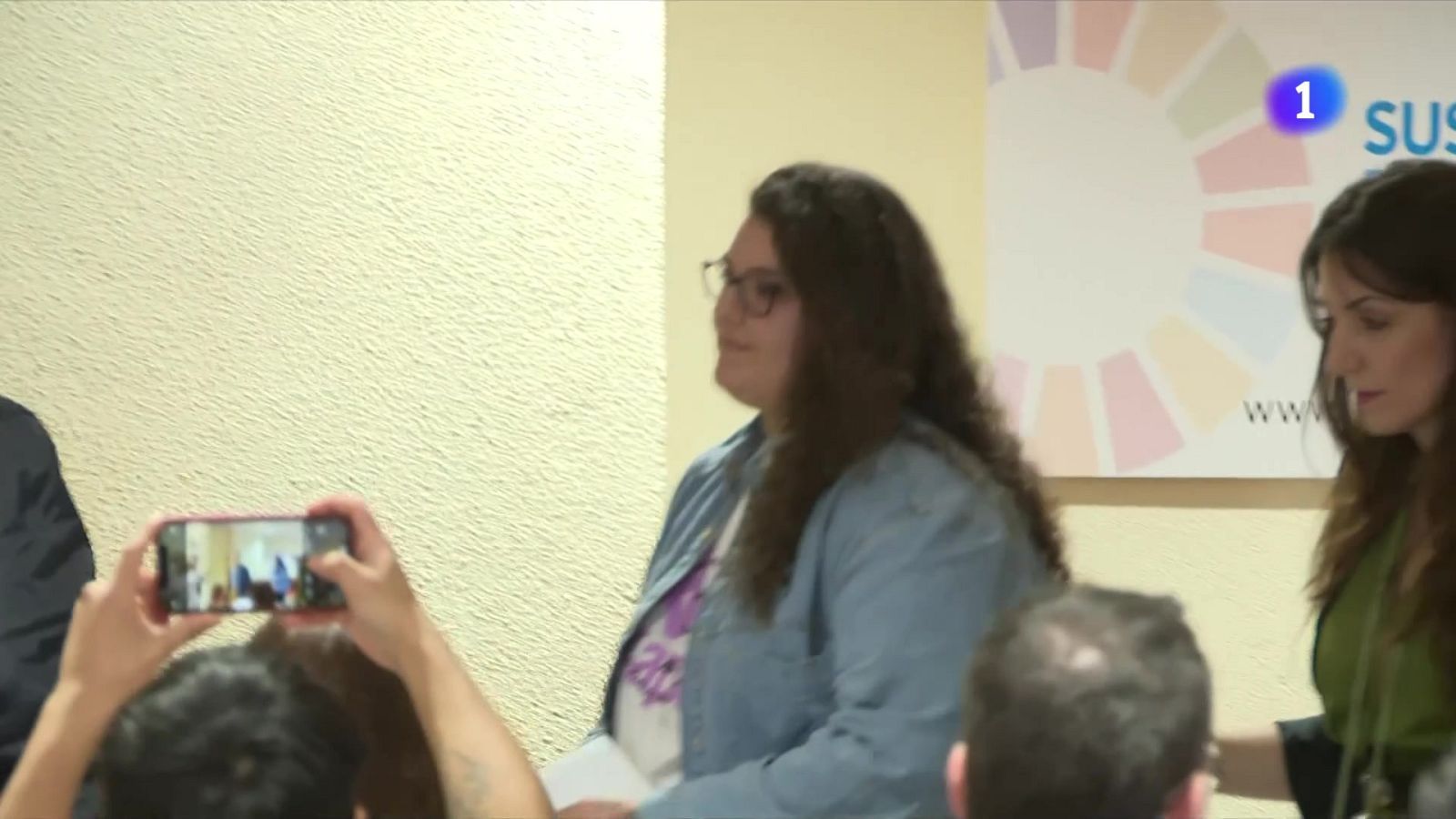 Fàtima Ofkir, empresonada 7 anys a Oman: "Em vaig deixar endur pels diners fàcils" - L'Informatiu | Veure